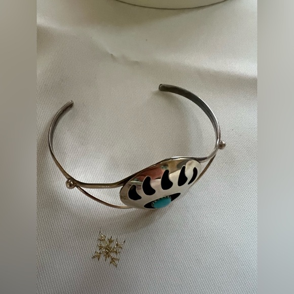 Navajo Bracelet Bear Paw Cuff Sterling Silver and Turquoise - Picture 6 of 14